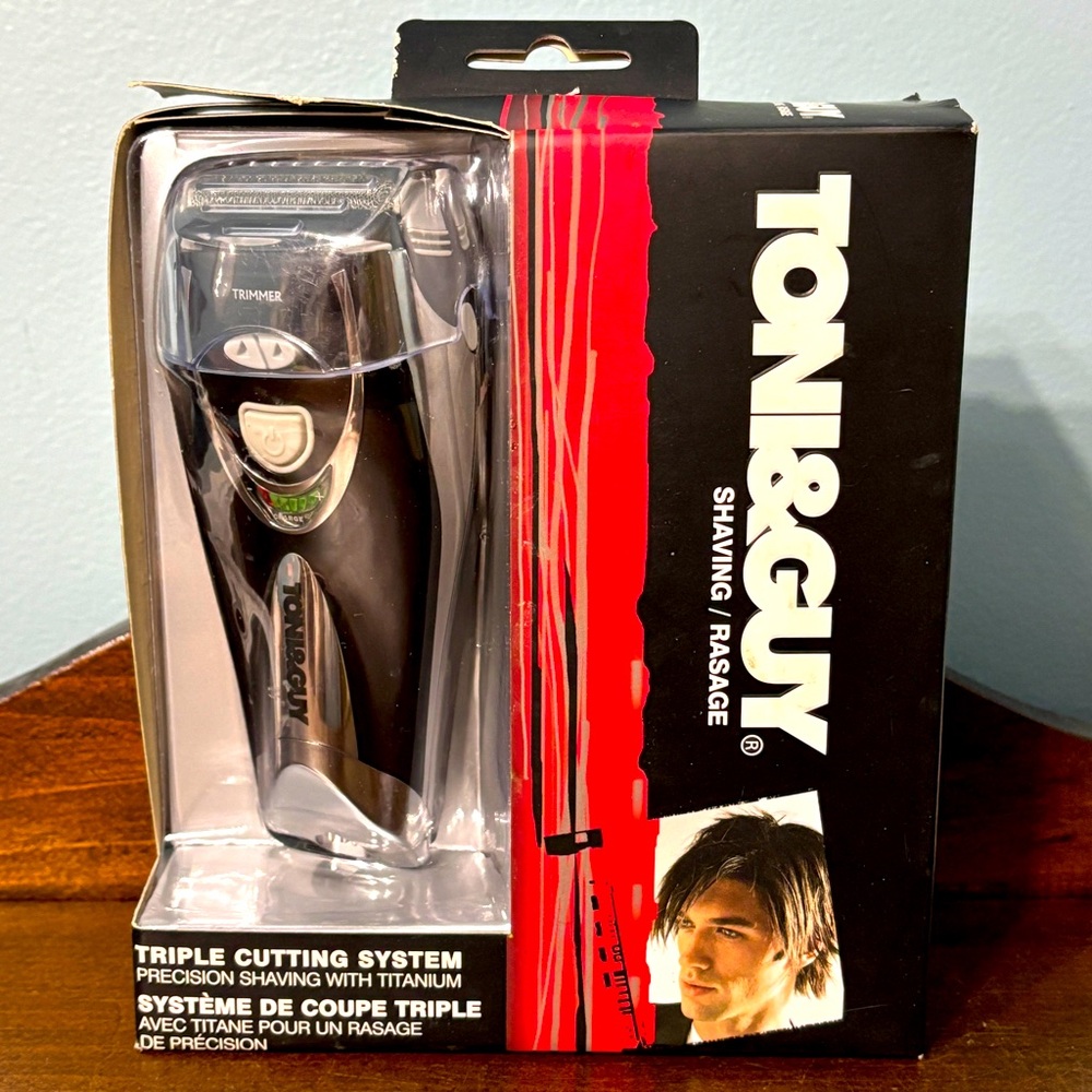 Toni & Guy Triple Cutting System Razor Precision Shaver Cordless/Washable